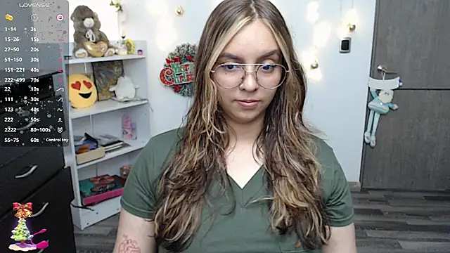 Snapshot of Valery7rose_ chatting on 12.16.24 Valery7rose online show from 12.16.24