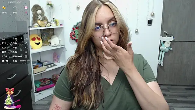 Snapshot of Valery7rose_ chatting on 12.17.24 Valery7rose online show from 12.17.24