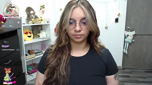 Snapshot of Valery7rose_ chatting on 12.22.24 Valery7rose online show from 12.22.24