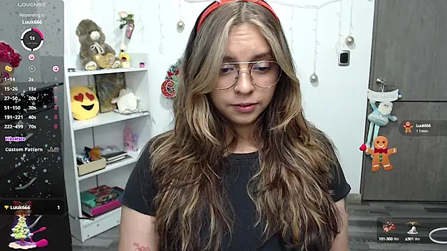 Snapshot of Valery7rose_ chatting on 12.22.24 Valery7rose online show from 12.22.24