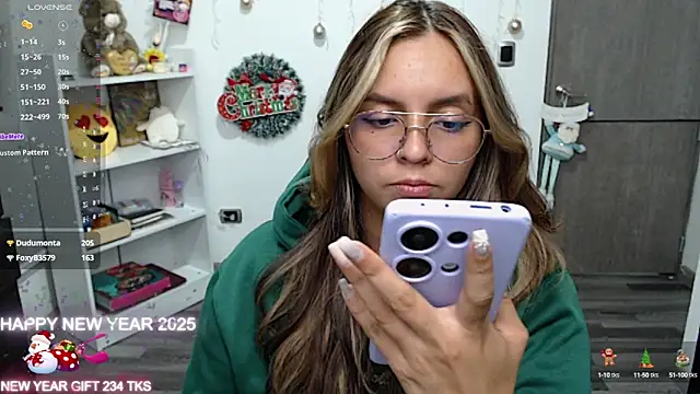 Snapshot of Valery7rose_ chatting on 12.31.24 Valery7rose online show from 12.31.24