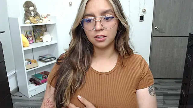 Snapshot of Valery7rose_ chatting on 01.14.25 Valery7rose online show from 01.14.25