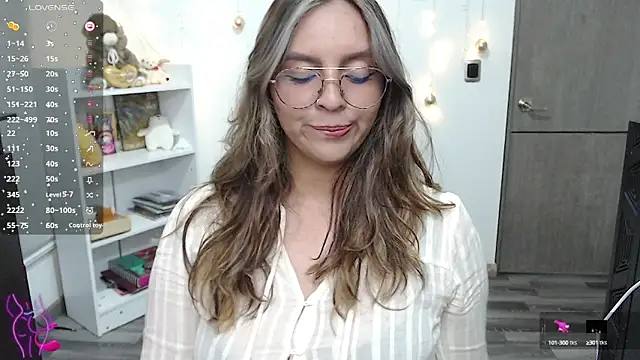 Snapshot of Valery7rose_ chatting on 01.18.25 Valery7rose online show from 01.18.25