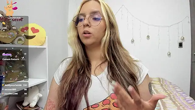 Snapshot of Valery7rose_ chatting on 03.22.25 Valery7rose online show from 03.22.25