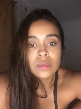 Snapshot of JuanaSimons chatting on 10.23.25 JuanaSimons online show from 10.23.25