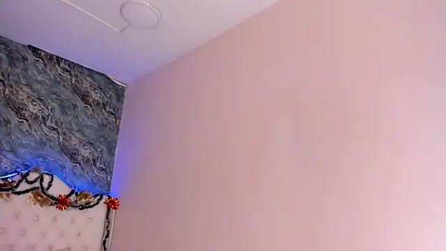 Snapshot of CAMILLEN_PETTID chatting on 12.23.24 CAMILLEN PETTID online show from 12.23.24