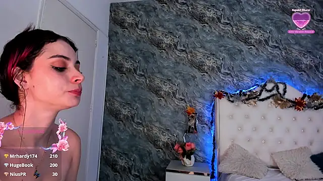 Snapshot of CAMILLEN_PETTID chatting on 12.27.24 CAMILLEN PETTID online show from 12.27.24