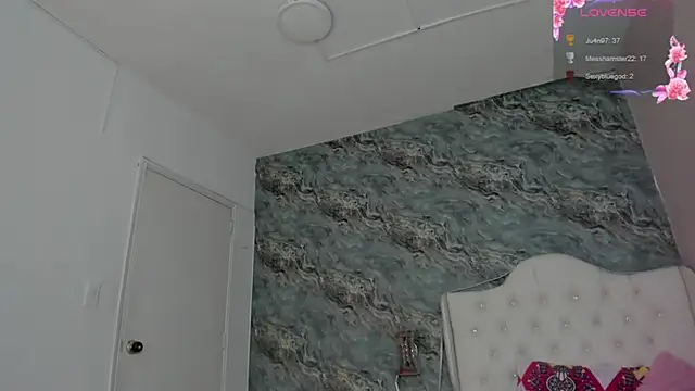 Snapshot of CAMILLEN_PETTID chatting on 03.08.25 CAMILLEN PETTID online show from 03.08.25