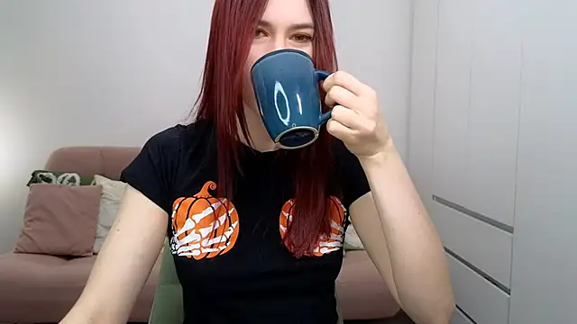 AliciaNewell online show from 10.30.25