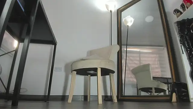 Snapshot of solsmithxx chatting on 12.06.24 solsmithxx online show from 12.06.24