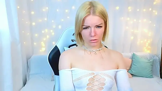 Lily Daviss online show from 05.12.26