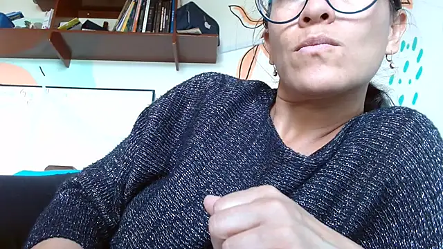 lupita84 online show from 12.21.25