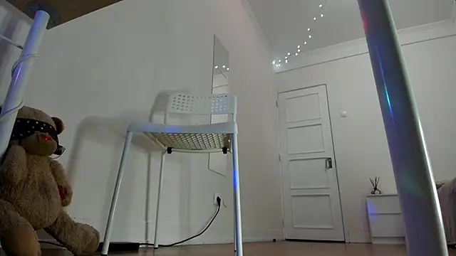 Snapshot of wow-mistress chatting on 11.22.25 wow-mistress online show from 11.22.25