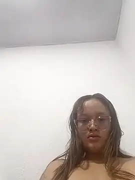 Snapshot of lucyy06 chatting on 05.28.26 lucyy06 online show from 05.28.26