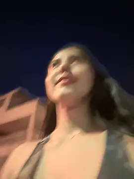 MarianaBenz online show from 01.18.25