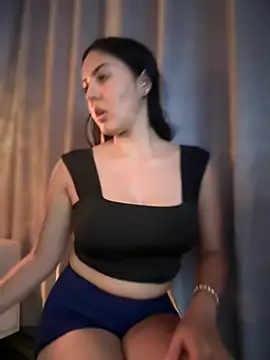 MarianaBenz online show from 01.27.25