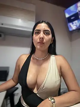 MarianaBenz online show from 11.03.25