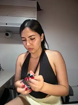 MarianaBenz online show from 04.03.26