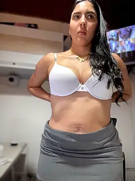 Snapshot of MarianaBenz chatting on 05.18.26 MarianaBenz online show from 05.18.26