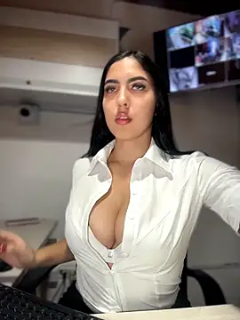 Snapshot of MarianaBenz chatting on 05.24.26 MarianaBenz online show from 05.24.26