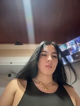 Snapshot of MarianaBenz chatting on 06.18.26 MarianaBenz online show from 06.18.26