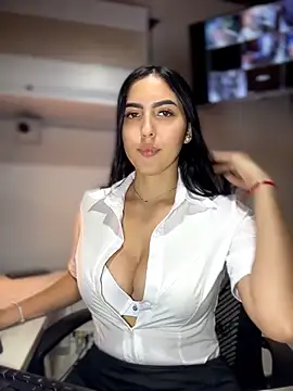 Snapshot of MarianaBenz chatting on 06.21.26 MarianaBenz online show from 06.21.26