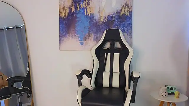 KristennBlue online show from 11.19.25