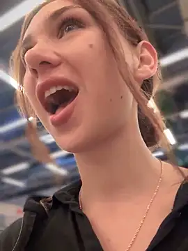 QuitieLia online show from 09.21.25