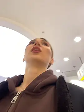 QuitieLia online show from 02.25.26