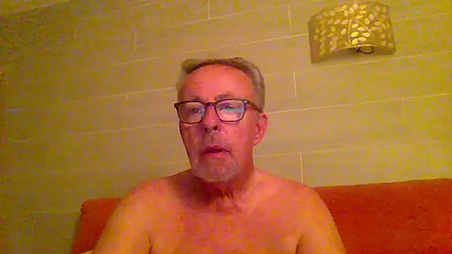 Snapshot of tuggy59 chatting on 06.11.26 tuggy59 online show from 06.11.26