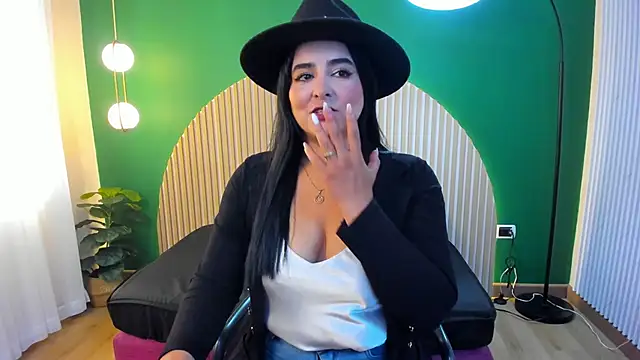 taylor bennet online show from 11.28.25