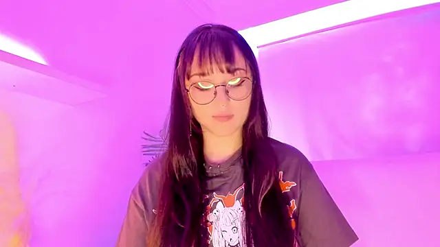 Snapshot of Gloomydoll chatting on 09.30.25 Gloomydoll online show from 09.30.25