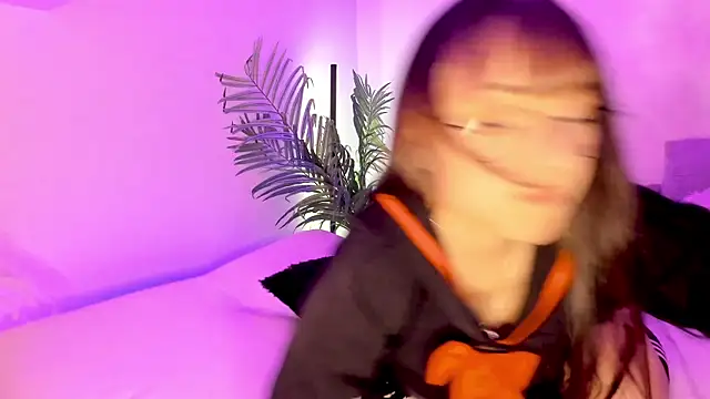 Snapshot of Gloomydoll chatting on 10.06.25 Gloomydoll online show from 10.06.25