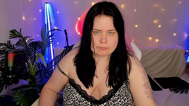 Akemi BBW online show from 12.17.24