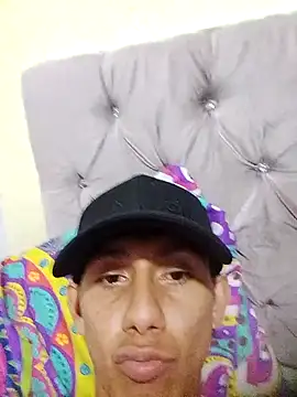 Snapshot of Sexy_boy1215 chatting on 10.29.25 Sexy boy1215 online show from 10.29.25