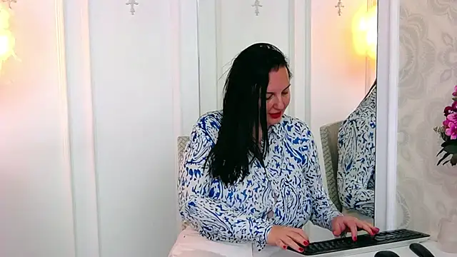 JudithCombs online show from 12.11.24