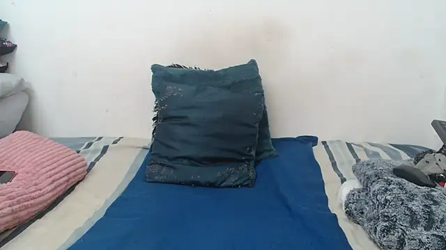 LongPussyLips94 online show from 10.20.25