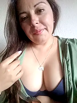 Snapshot of seherlatin chatting on 01.22.25 seherlatin online show from 01.22.25