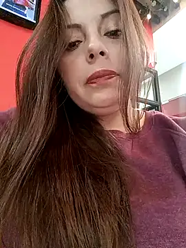 Snapshot of seherlatin chatting on 02.13.25 seherlatin online show from 02.13.25