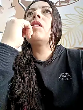 Snapshot of seherlatin chatting on 02.23.25 seherlatin online show from 02.23.25