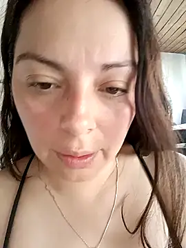 Snapshot of seherlatin chatting on 03.18.25 seherlatin online show from 03.18.25