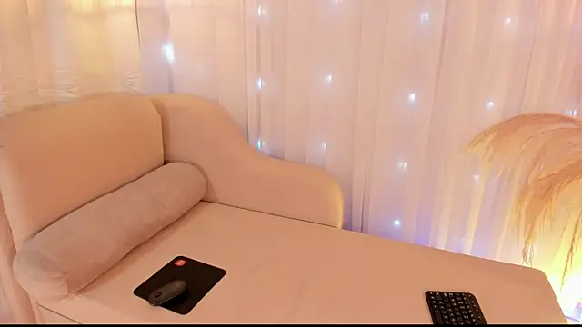 Snapshot of anniesweet02 chatting on 09.21.25 anniesweet02 online show from 09.21.25