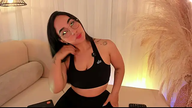 Snapshot of anniesweet02 chatting on 10.10.25 anniesweet02 online show from 10.10.25