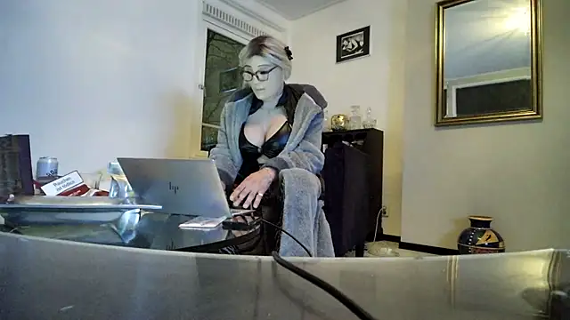 Snapshot of CharlotteVixxens chatting on 03.25.26 CharlotteVixxens online show from 03.25.26