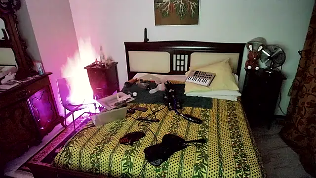 Snapshot of CharlotteVixxens chatting on 03.31.26 CharlotteVixxens online show from 03.31.26