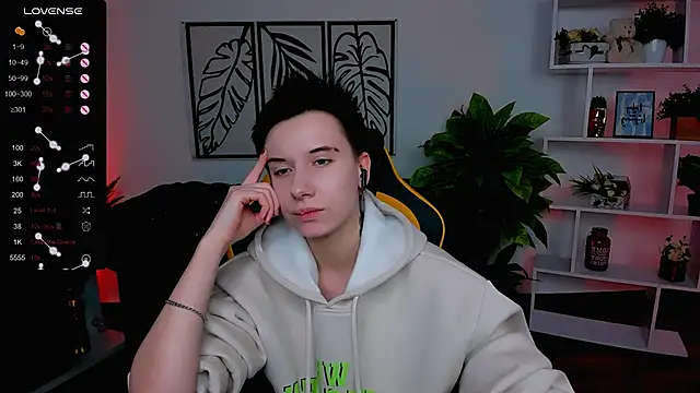 Snapshot of _Rein_ramm chatting on 02.26.25 Rein ramm online show from 02.26.25