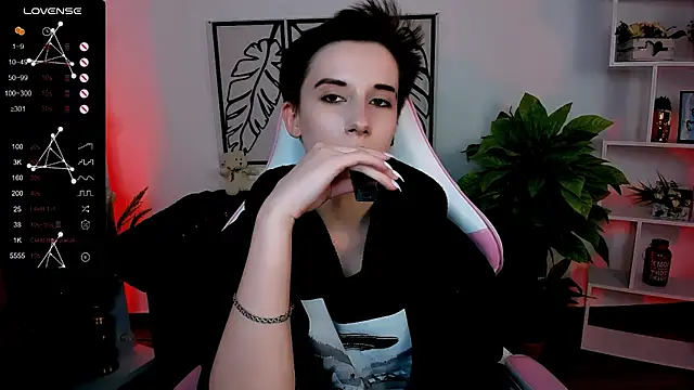 Snapshot of _Rein_ramm chatting on 03.17.25 Rein ramm online show from 03.17.25