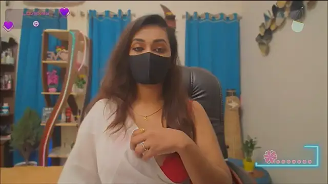 Snapshot of OH-Monica chatting on 02.18.26 OH-Monica online show from 02.18.26