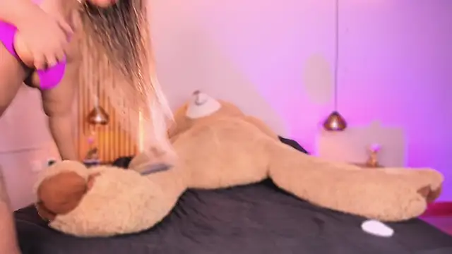 Snapshot of mary_kisses chatting on 10.18.25 mary kisses online show from 10.18.25