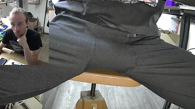 Snapshot of Happy_Michal chatting on 12.12.24 Happy Michal online show from 12.12.24